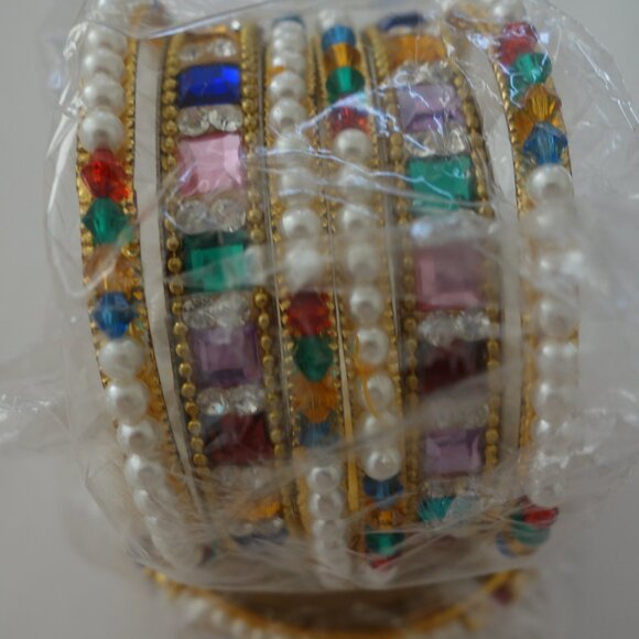 Beautiful Colorful Bangle set of 4 Bangles and 2 Broader Bangles Diameter 2.25" - Picture 3 of 11